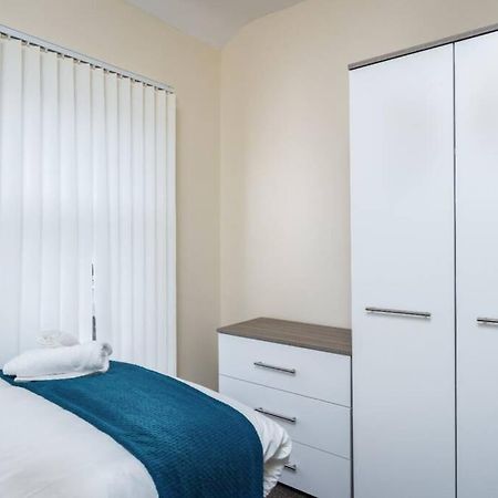 Sleeps 5, Smart Tv'S In Bedrooms 스완지 외부 사진