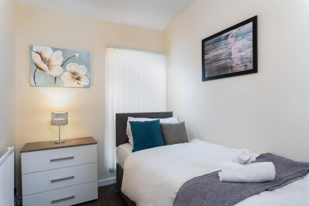 Sleeps 5, Smart Tv'S In Bedrooms 스완지 외부 사진